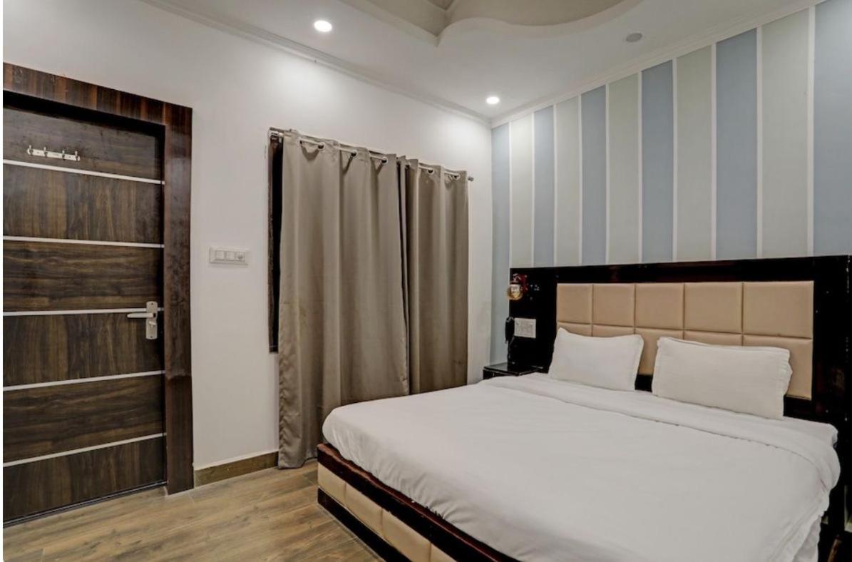 Madpackers Khajuraho Hostel ภายนอก รูปภาพ